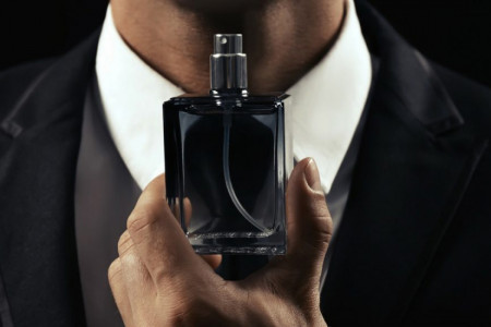 حکم استعمال عطر برای شخص روزه دار چیست ؟