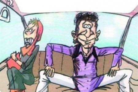 نحوه نشستن آقایان در مترو سوژه زنان عکاس شد