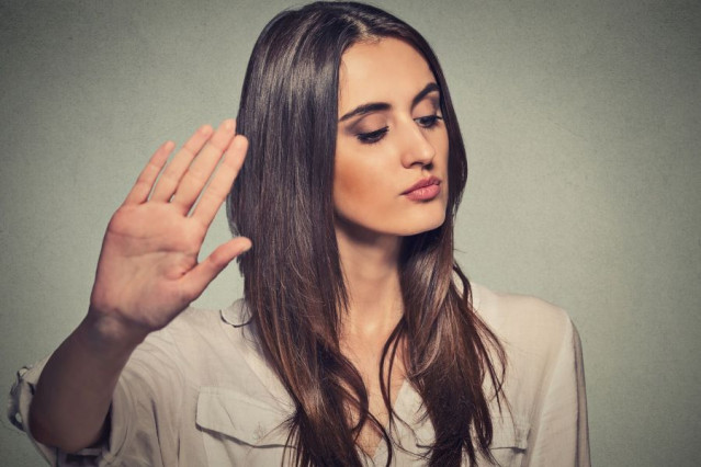 چگونه با آدم دو بهم زن و خبرچین برخورد کنیم؟