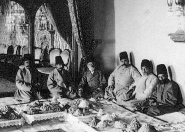 عکس کمتر دیده شده و رنگی از تاجر شیرازی نان و برنج در دوره قاجار!