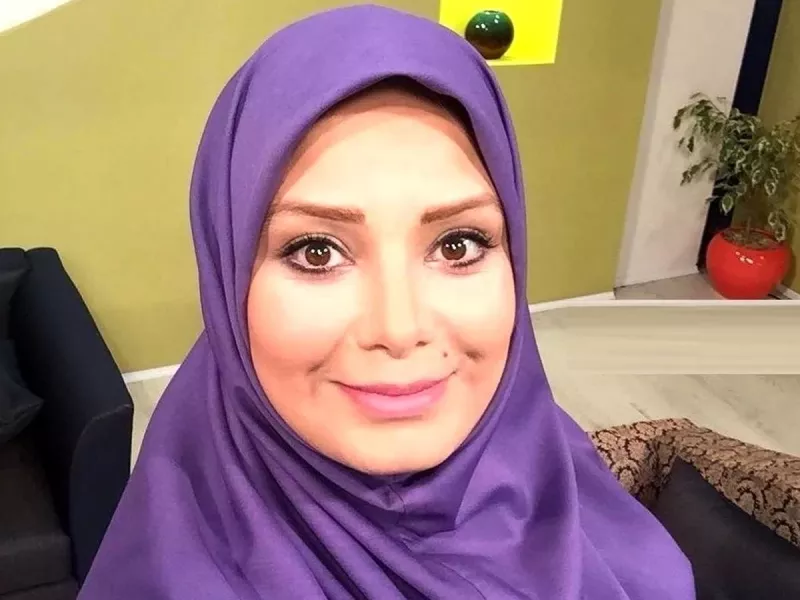 دوچرخه سواری مجری محجبه صداوسیما در تهران!!