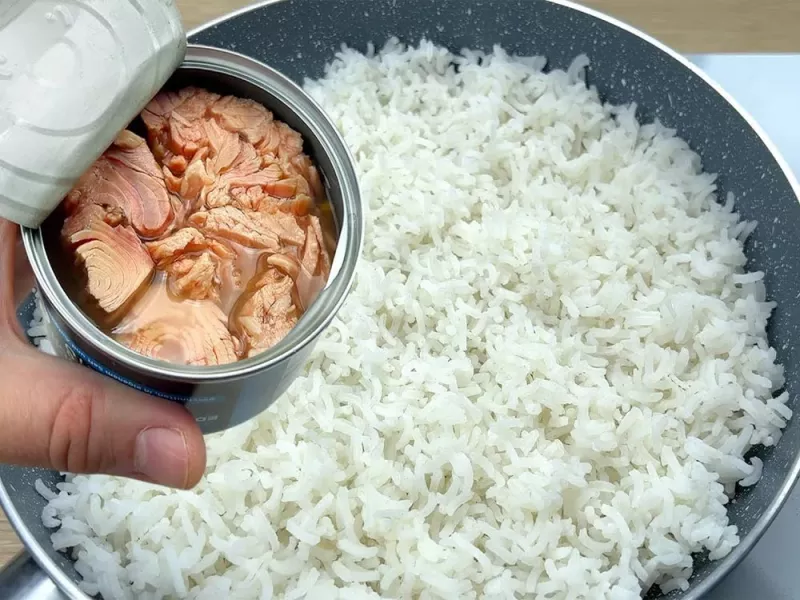 اگر برنج و تن ماهی در خانه دارید / 2 دستور پخت آسان، سریع و بسیار خوشمزه را یاد بگیر !