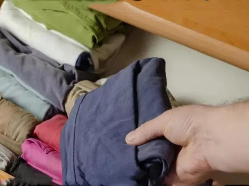 مدرن ترین مدل تاکردن لباس برای کمتر جا گرفتن در کمد و کشو