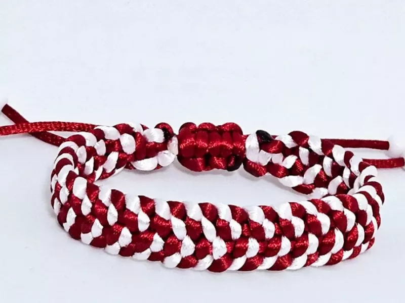 آموزش گام به گام ساخت دستبند با کاموای دو رنگ