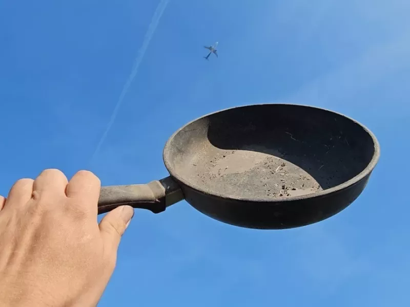 هرگز ماهیتابه قدیمی را دور نیندازید / ایده استفاده مجدد از ماهیتابه سوخته