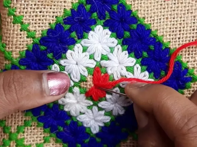 نحوه ساخت قالیچه های سنتی طرح قدیم با کاموا و گونی