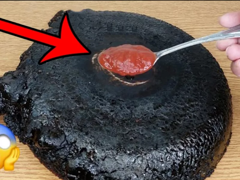 نحوه تمیز کردن ماهیتابه سوخته و چربی گرفته فقط با 1 قاشق رب گوجه