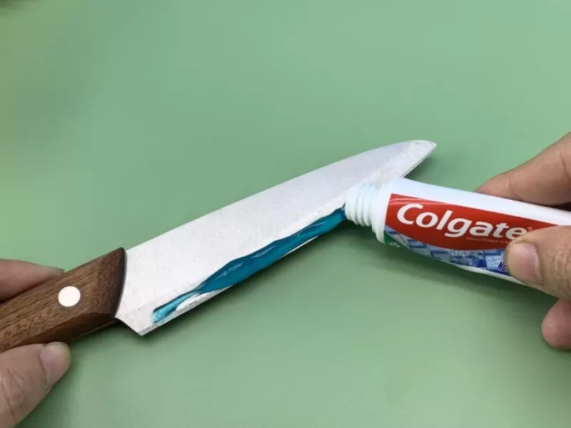 نحوه تیز کردن چاقوهای آشپزخانه با خمیر دندان
