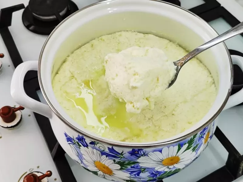 طرز تهیه 1 کیلوگرم پنیر محلی بدون نیاز به سرکه