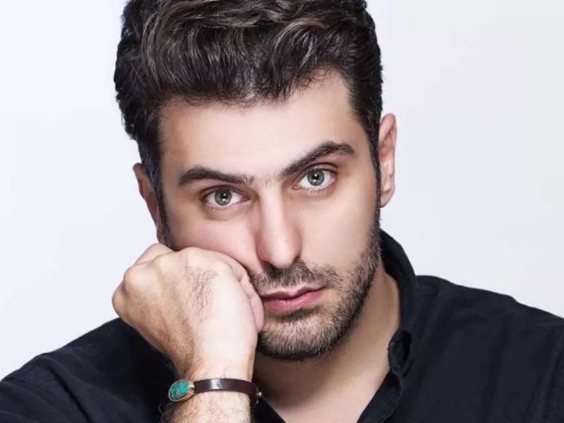 ویدئو / وقتی علی ضیا به مادرش گیر میده !!