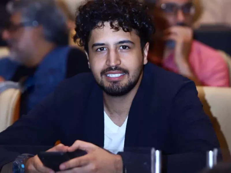 استایل شوکه کننده مهرداد صدیقیان در یک مراسم عزا  !!