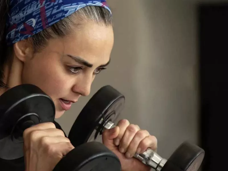 بیوگرافی پانته آ سیروس بازیگر ، نقاش و مربی حرفه ای ورزش