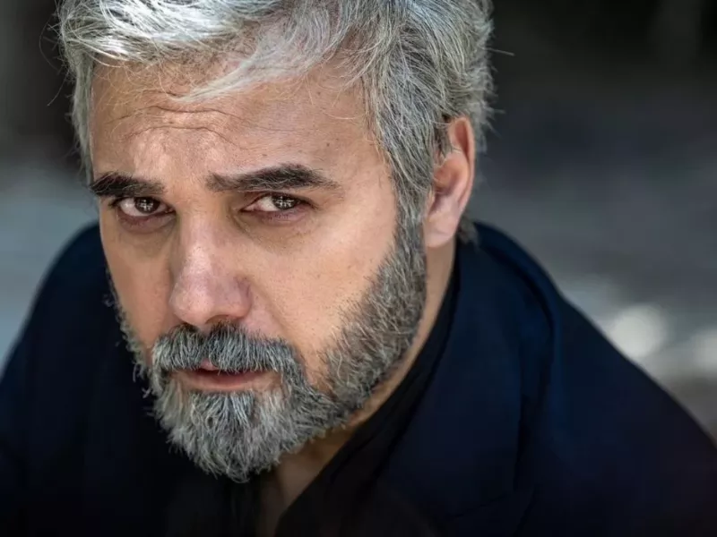 بیوگرافی کامبیز دیرباز: زندگی هنری و شخصی( ازدواج و فرزندان)