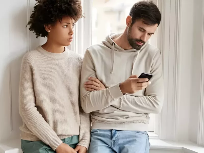 چرا همسرم به حرفم گوش نمیده ؟ ( +راهکارهای اساسی)