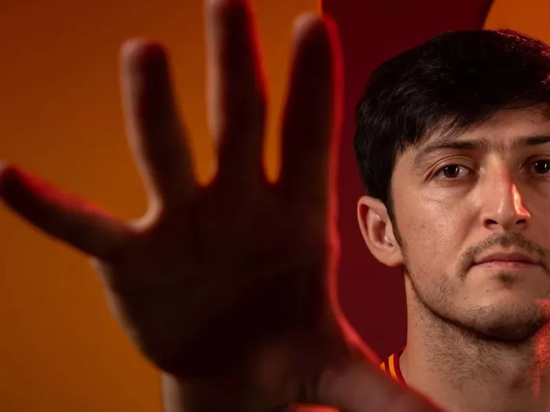 رژ لب روی صورت سردار آزمون خبرساز شد!