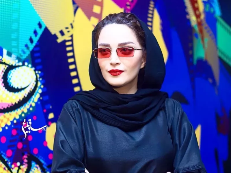 رونمایی بهنوش طباطبایی از مجسمه اش