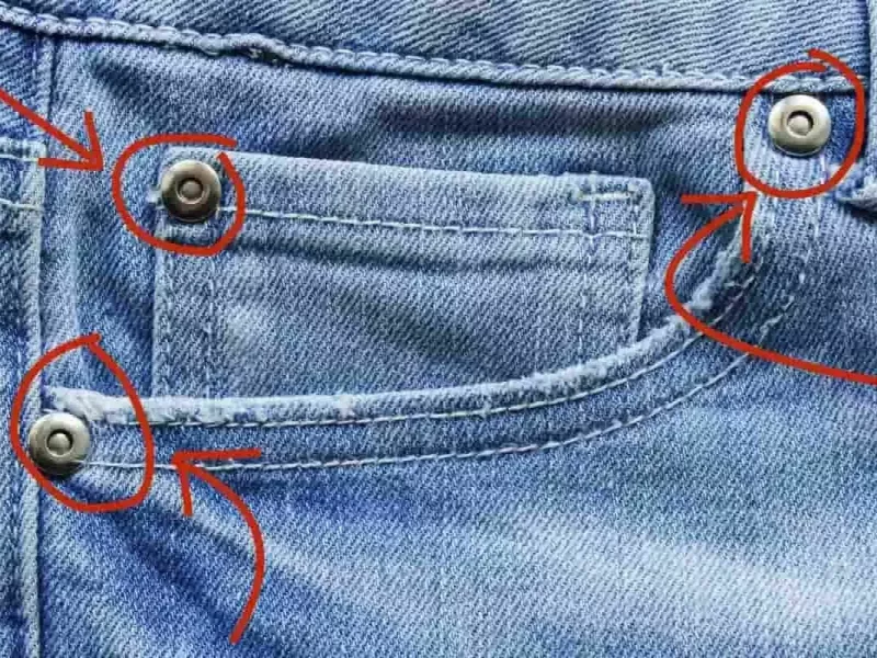 دکمه‌هاى فلزی ریز به کار رفته در شلوار جین که معمولا اطراف جیب‌ها دوخته...