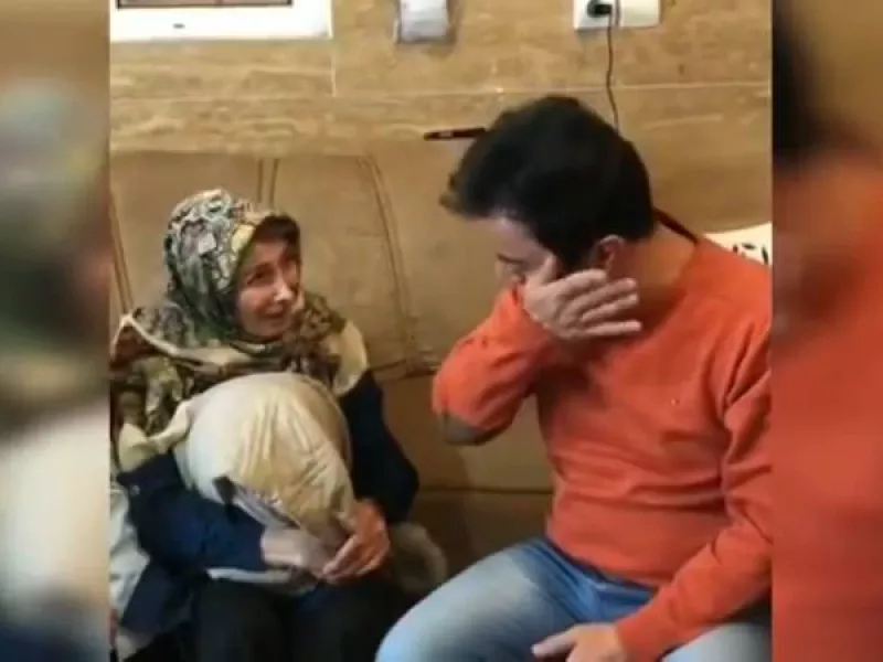 فیلم/ گریه های بی امان «عمو پورنگ» با دیدن معلم کلاس اولش