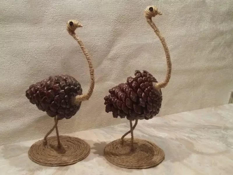 ایده ساخت فلامینگوهای بامزه با مخروط کاج