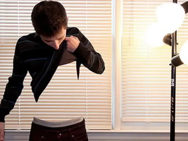 عکس/ اختراع ماده‌ای جدید برای نامرئی کردن انسان