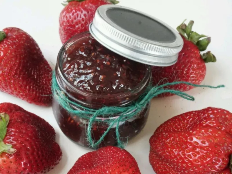 روش تهیه ترشی توت فرنگی، جدید و خوشمزه