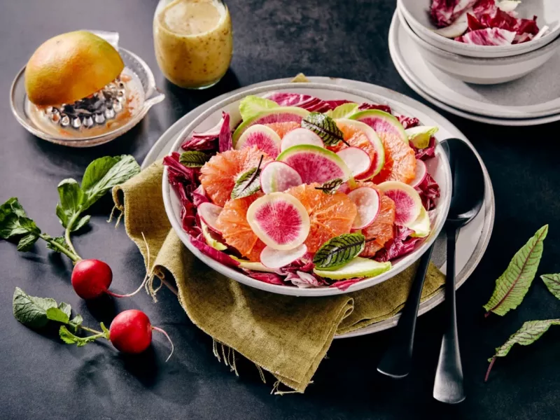 دستور تهیه سالاد جدید و پرخاصیت با سبزی سورل