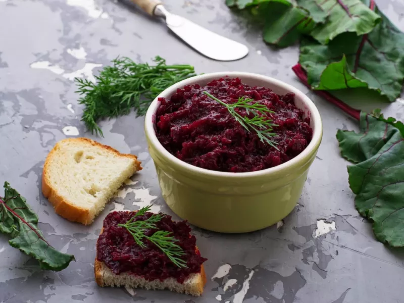 راز درست کردن ترشی با برگ چغندر