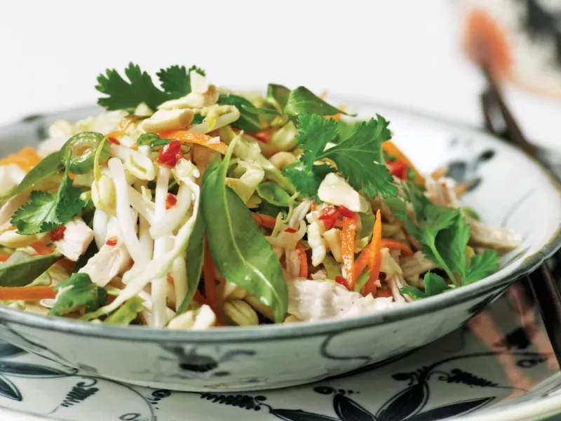 طرز تهیه سالاد مرغ و کلم برگ برای 4 نفر