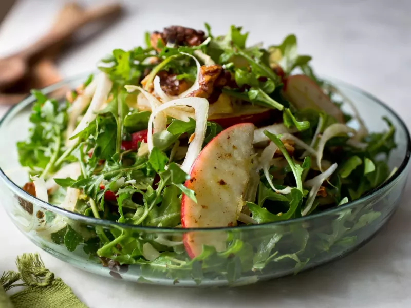 طرز تهیه سالاد سیب، میان وعده ساده و خوشمزه