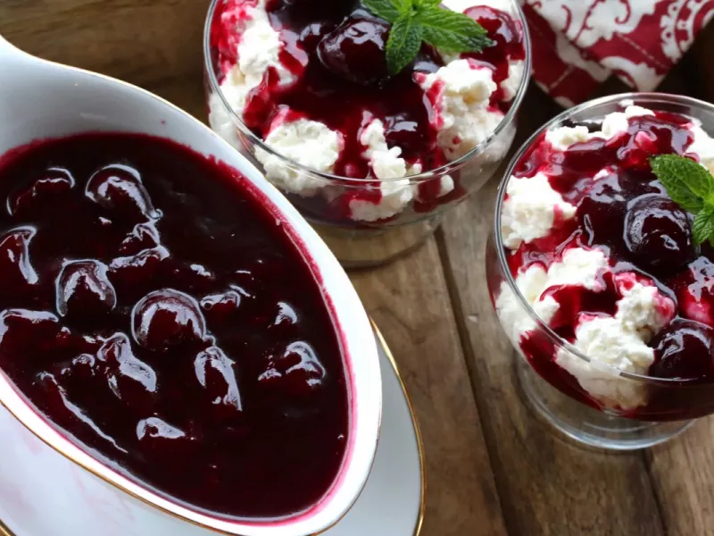 دستور تهیه پودینگ با سس آلبالو (برای 6 نفر)