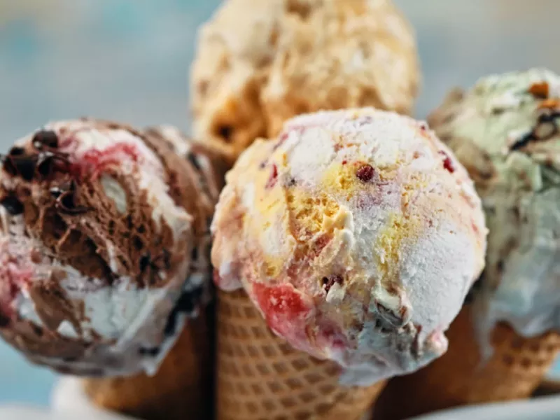 یک دستور ساده برای تهیه بستنی ضدآب با زرده تخم مرغ