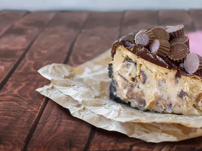 چیز کیک کره بادام زمینی (ترکیبی خوشمزه از طعم های کلاسیک و مدرن)