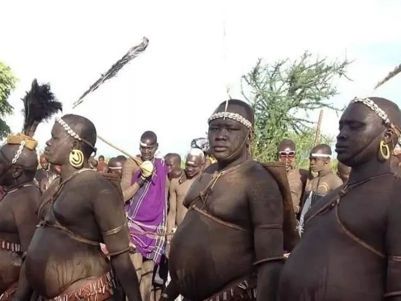 مسابقه ای عجیب در یک قبیله / جایزه سال برای بزرگترین شکم