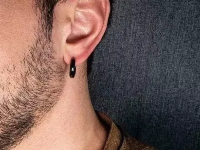 اوکی ولی بیاین قبول کنیم ما پسرا با گوشواره خیلی جذابتر میشیم!