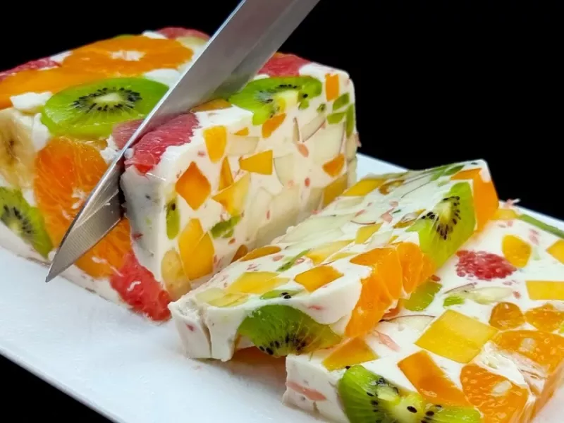 این دسر خوشمزه و سالم ژلاتینی رو با میوه و شیر درست کن و لذت ببر !