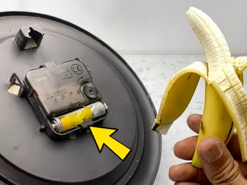 باتری ساعت دیواری خود را با پوست موز تعویض کنید! دیگر نیازی به خرید باتری ندارید.