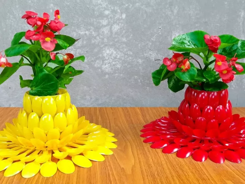 ساخت گلدان های رومیزی زیبا با قاشق پلاستیکی و بطری نوشابه به راحتی در خانه!