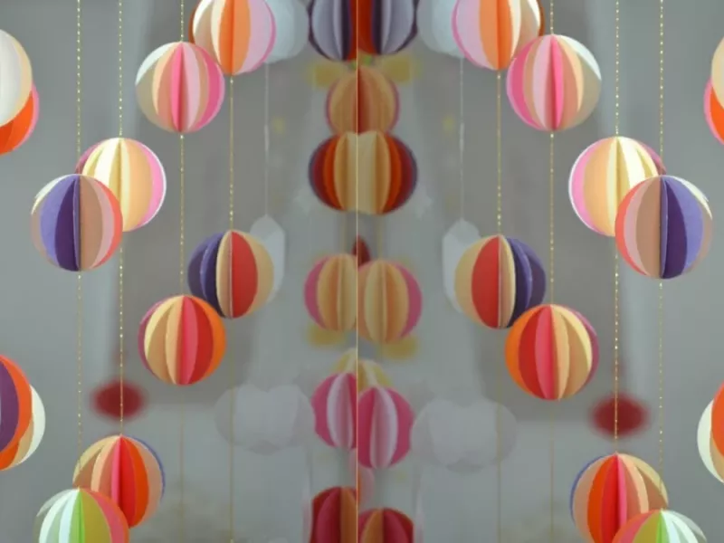 (ویدیو) ساخت آویز توپی جلوی در اتاق با کاغذ رنگی