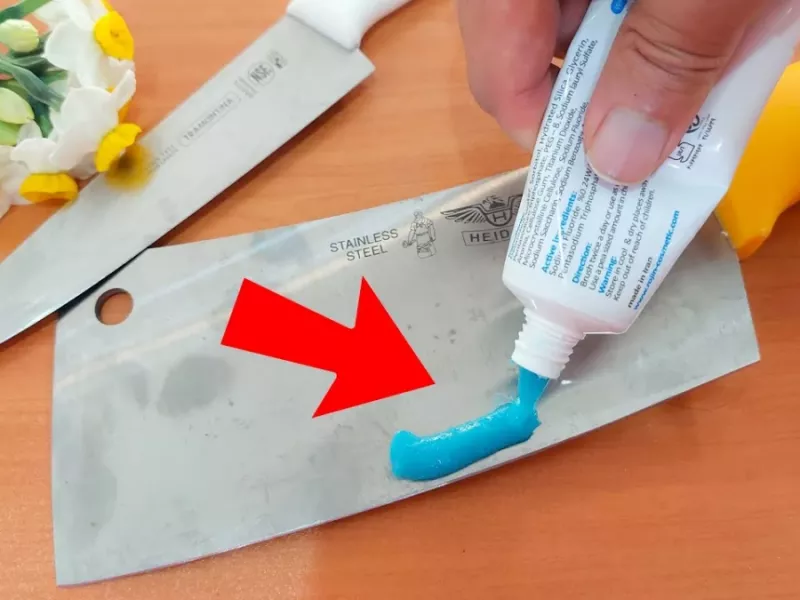 ترفند خانگی تیز کردن چاقوی آشپزخانه با خمیردندان !