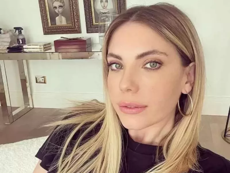 ادا اجه با استایل خزدار و با تاج زیبای گران قیمتش در فضای مجازی کولاک کرد!