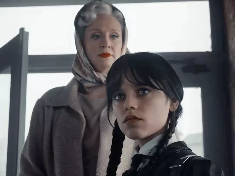 درخشش بازیگر 191 متری سریال ونزدی در کنار دمی مور در فشن شوی دیور!