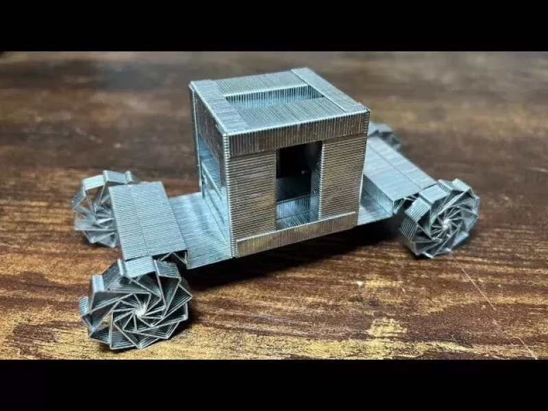 (ویدیو) ساخت ماشین با سوزن منگنه/ تعدادی کمی از مردم میتوانند همنچین چیزی بسازند!