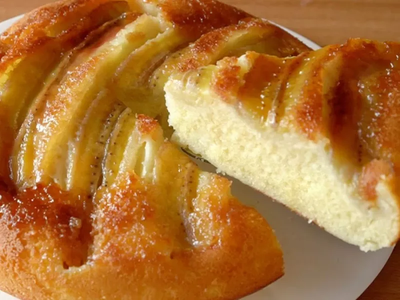 بدون نیاز به فر با 2 موز و 1 تخم مرغ کیک موزی بپز !