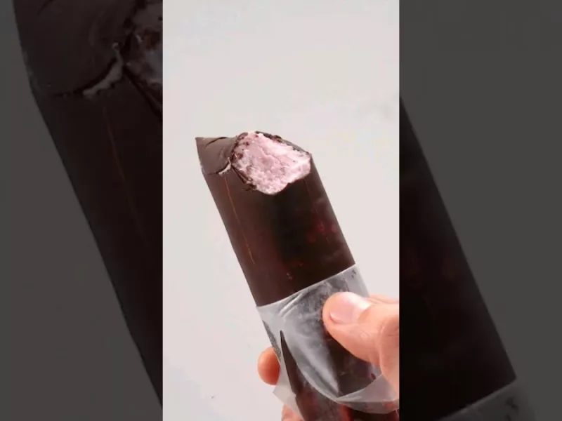 بدون دستگاه بستنی ساز در خانه با کیسه پلاستیکی بستنی درست کنید!