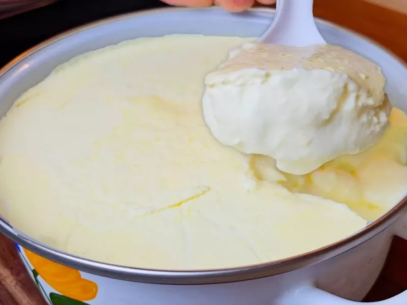 طرز تهیه ماست قیماقی از شیر تازه !