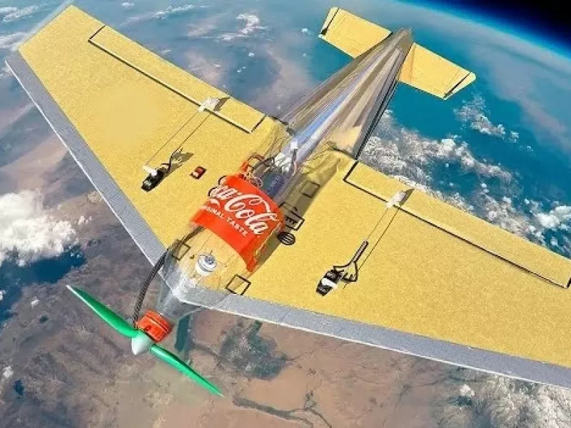 من یک هواپیمای بدون سرنشین از مقوا و یک بطری نوشابه ساختم!